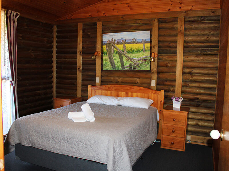 Executive 2 Bedroom Log Cabin